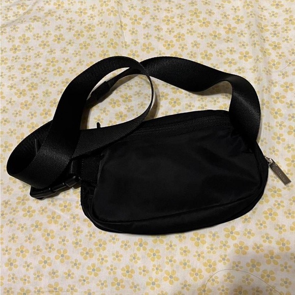 Lululemon Athletica Black Everywhere Belt Bag - Picture 2 of 6